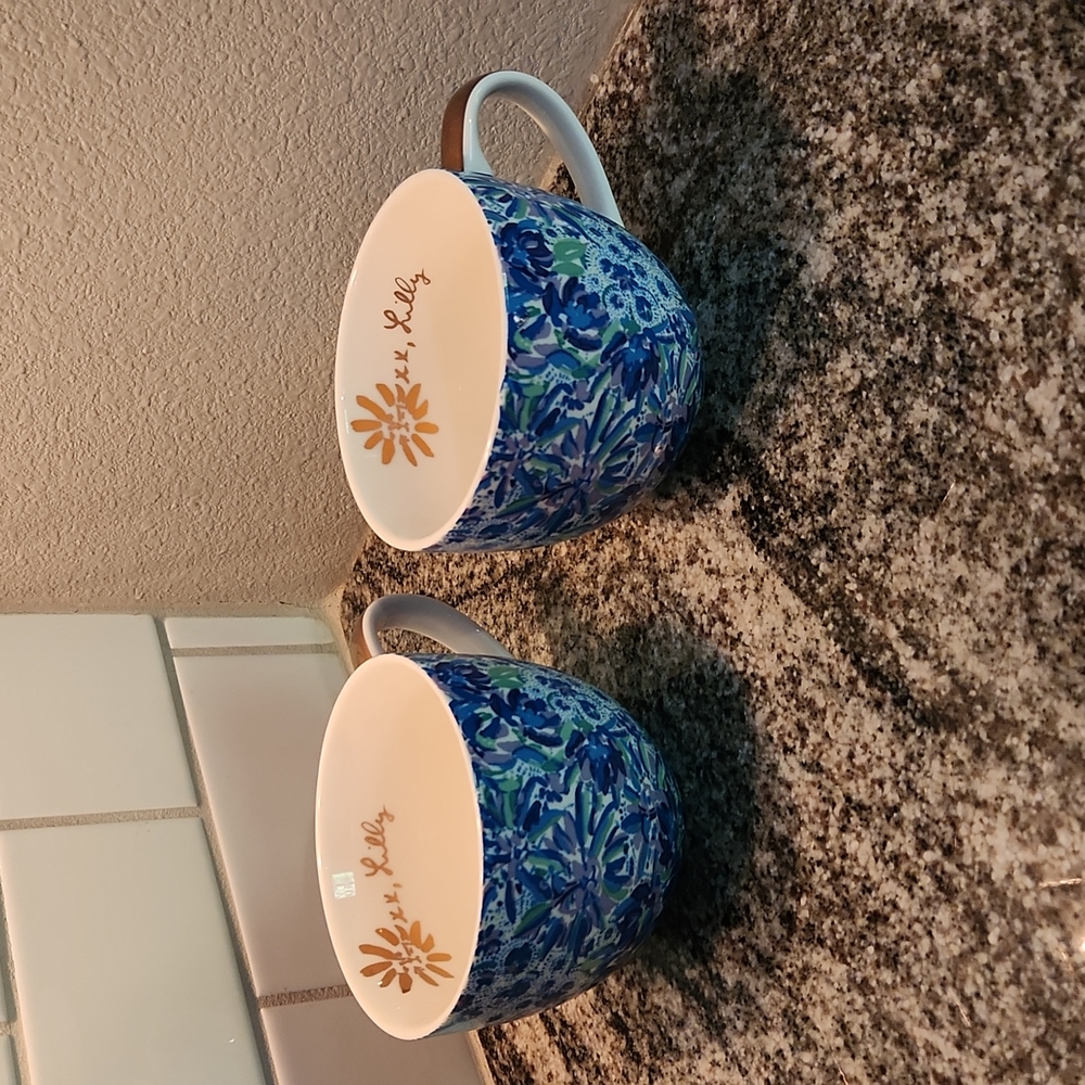 Lilly Pulizer set of 2 mugs